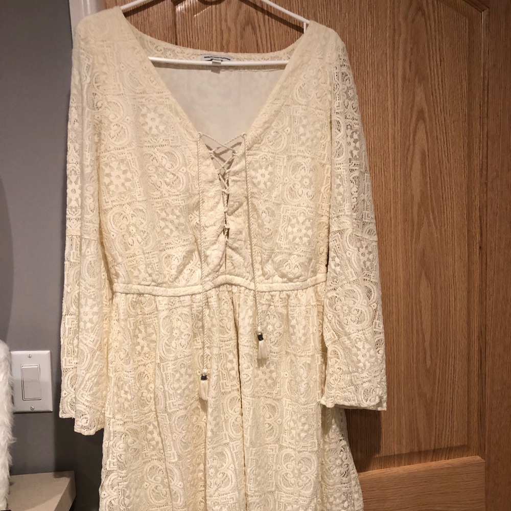 Cream/off-white lace dress